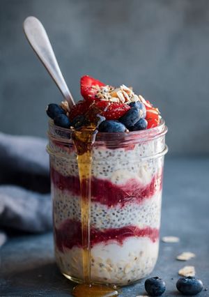 A picture of Yogurt Berry Overnight Oats.