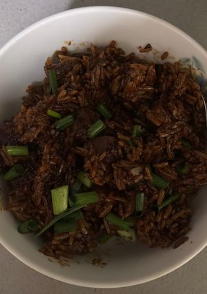 A picture of Garlic beef fried rice.