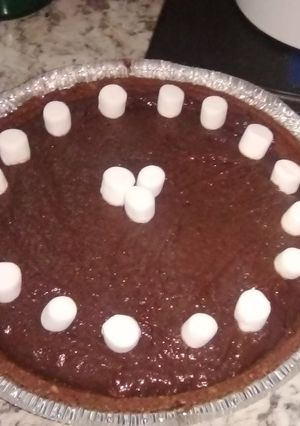 A picture of Best chocolate pudding pie.