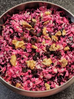 Une photo de Salade de chou rouge et chou blanc (vegan)