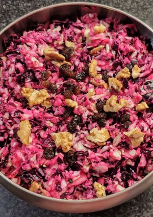 Une photo de Salade de chou rouge et chou blanc (vegan)