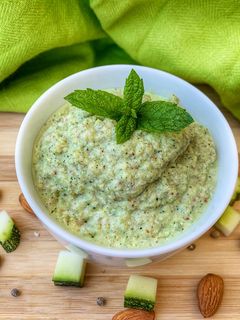 Foto di Pesto di zucchine, mandorle e menta