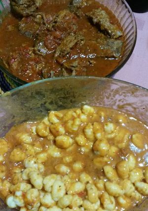 Una foto de Estofado de carnes con ñoquis en salsa