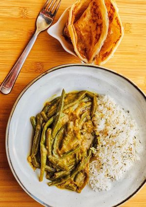 O poză a rețetei Curry vegan de fasole verde cu lapte de cocos.
