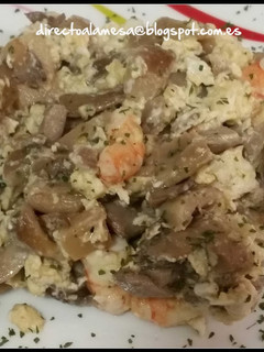 Una foto de Revuelto de langostinos y setas