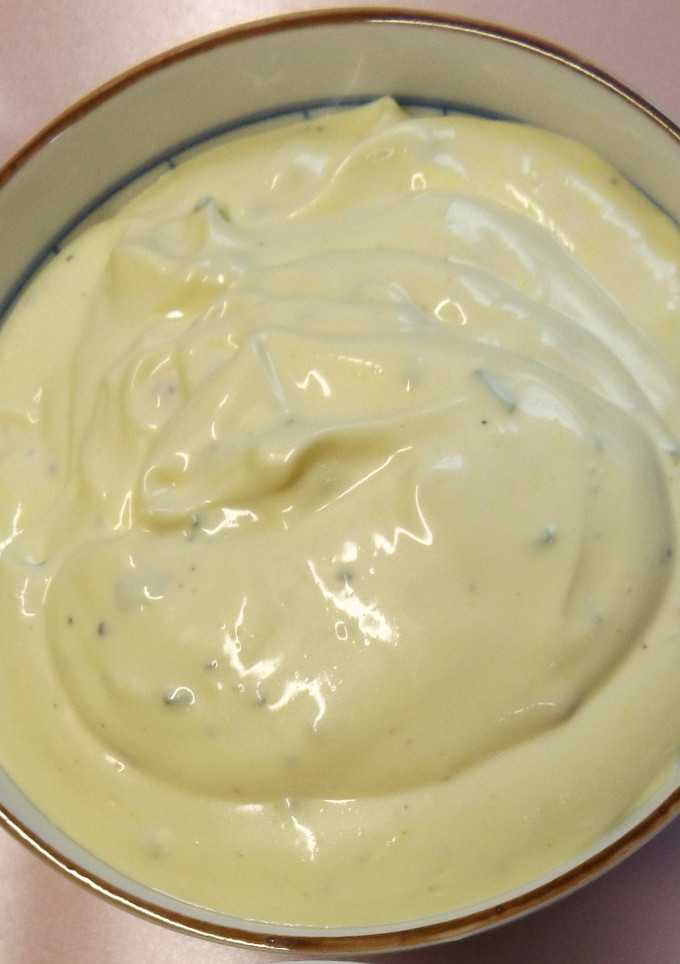 Una foto de Salsa de yogurt y mostaza de bayas