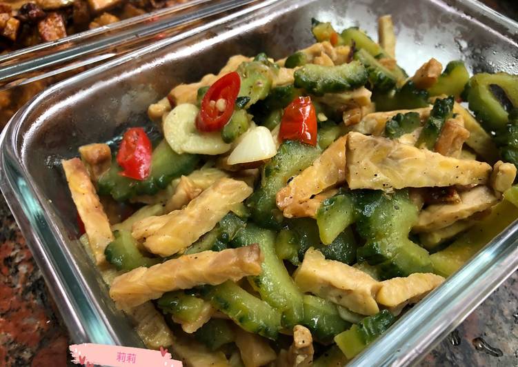 Tumis pare dan tempe 炒苦瓜天貝