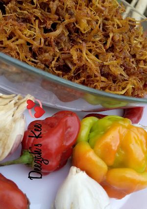 A picture of Dambun Kaza(Chicken flakes).