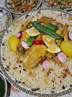 صورة لوصفة رز ابيض يقدّم بجانب الملوخية...😋