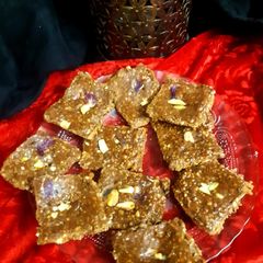 Crushed peanut chikki A picture of Crushed peanut chikki.