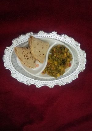 फ्रेंच बींस आलू की सूखी सब्ज़ी (french beans aloo ki sukhi sabzi recipe in Hindi) रेसिपी मुख्य फोटो