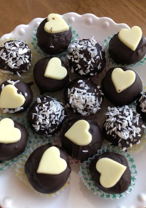 Φωτογραφία της συνταγής Cake pops με τρία μόνο υλικά