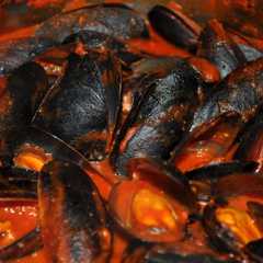 Una foto de Mejillones en salsa de tomate picante