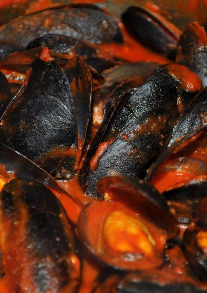 Una foto de Mejillones en salsa de tomate picante