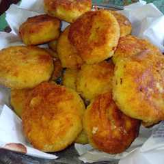 Una foto de Bombas de papa con queso