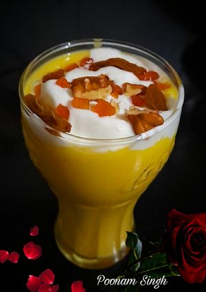 मैंगो शेक विद आईसक्रीम(mango shake with icecream recipe in hindi) रेसिपी मुख्य फोटो