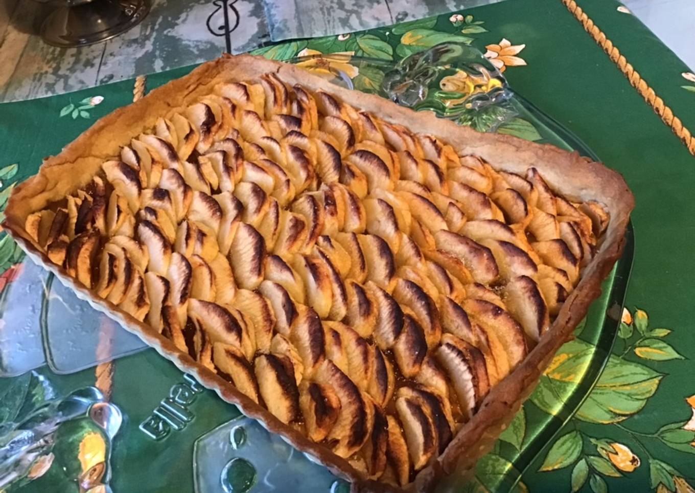 Tarte aux pommes du jardin et pralin,pâte brisée au café