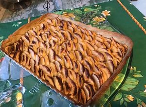 Une photo de Tarte aux pommes du jardin et pralin,pâte brisée au café