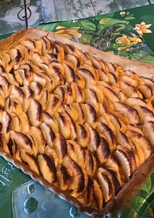 Une photo de Tarte aux pommes du jardin et pralin,pâte brisée au café