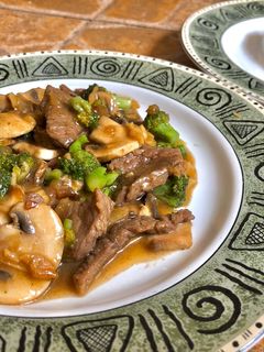 Foto resep Daging Sapi Cah Brokoli dengan Jamur Kuping