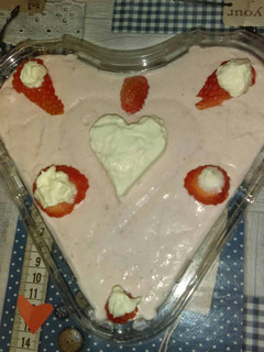 A picture of Strawberry Love Cheesecake.