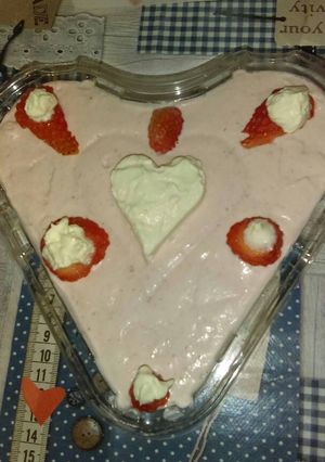 A picture of Strawberry Love Cheesecake.