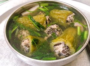 Hình của món Canh mướp đắng nhồi thịt.
