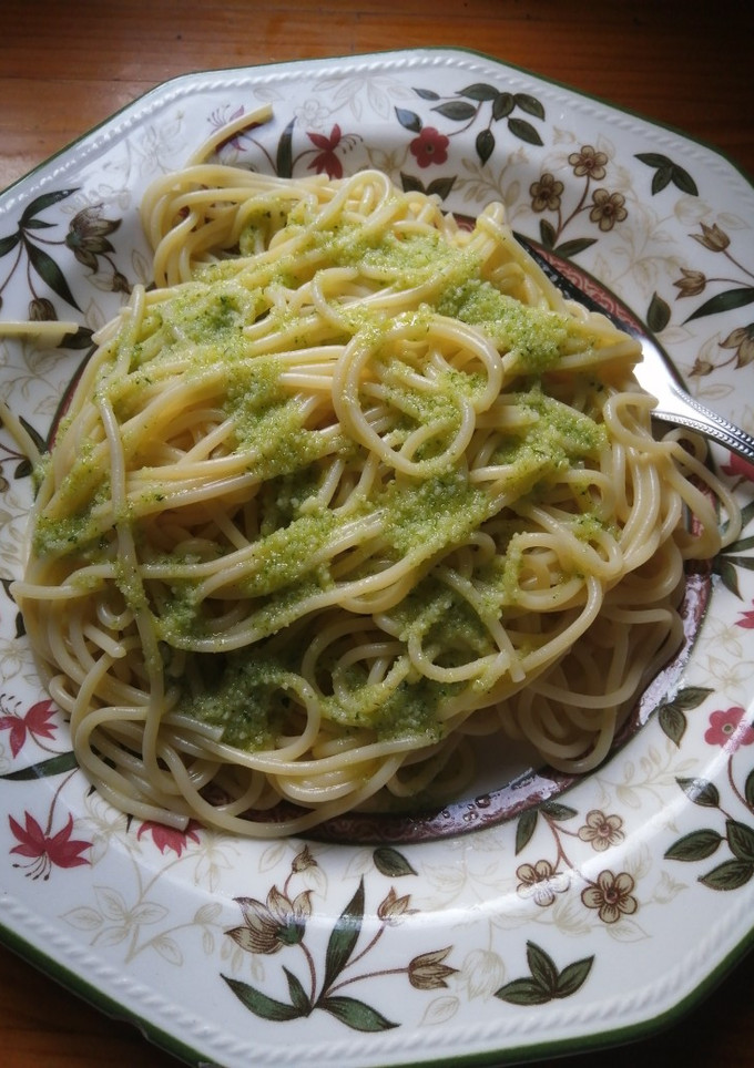 Una foto de Spaghetti al pesto