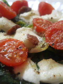 Una foto de Espinacas salteadas con mozzarella