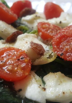 Una foto de Espinacas salteadas con mozzarella