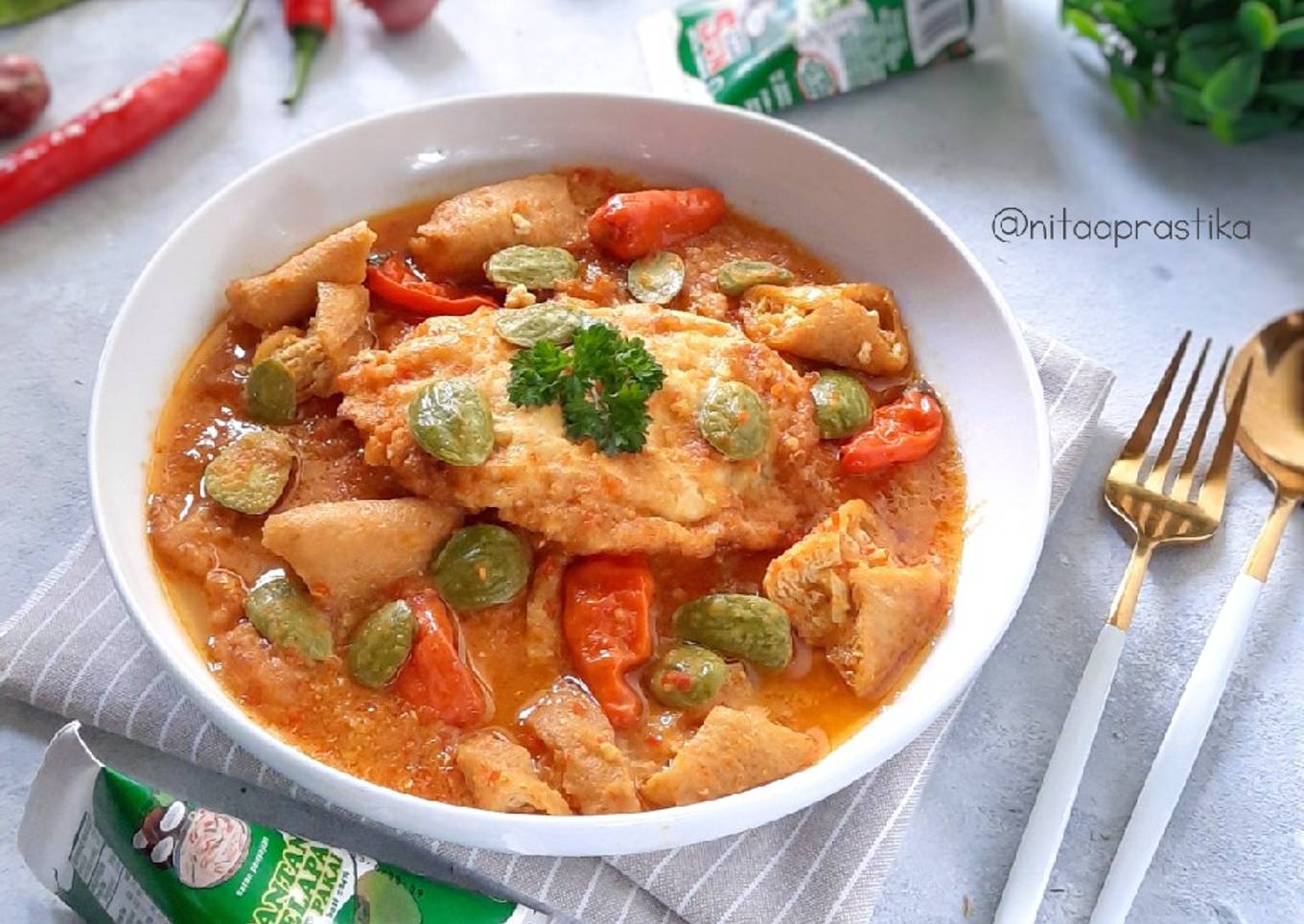 Telur Ceplok Kuah Santan Pedas