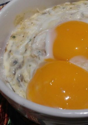 Foto principal de Huevos en cocotte con champiñones y jamón