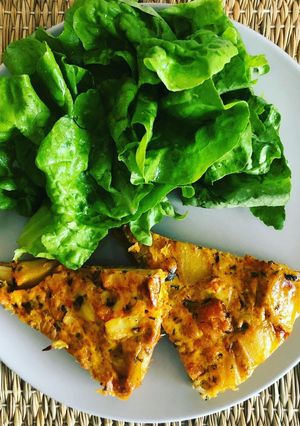 Une photo de Tortilla chou-fleur et pomme de terre