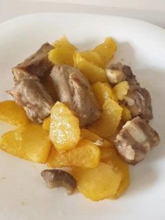 Una foto de Costillejas con patatas al ajo cabañil