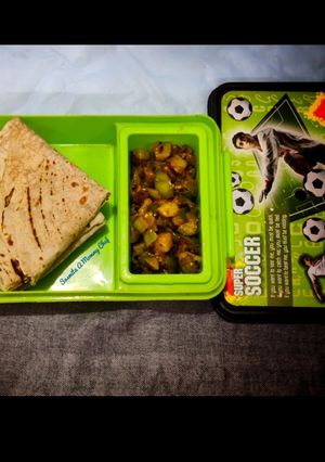 A picture of Roti with brinjal aloo fry.