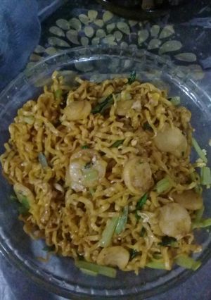 Foto resep Mie goreng burung dara bakso ikan maknyus