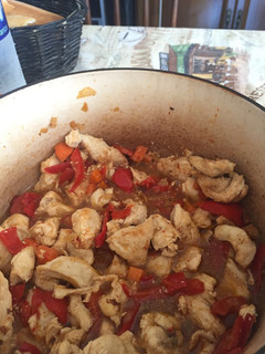 Una foto de Pechuga con pimiento rojo