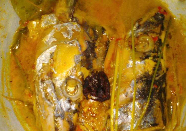 Kepala Tengiri masak asam padeh ala padang