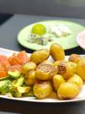 Patatas al vapor en microondas, con salmón ahumado y majonesa: Cena rápida y facilísima!