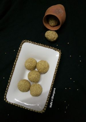 A picture of Sesame laddoo.