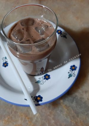 Une photo de Milkshake banane-cacao antigaspillage