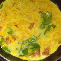 A picture of Spinach, tomato & cheese omelette!.