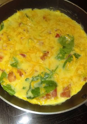 A picture of Spinach, tomato & cheese omelette!.