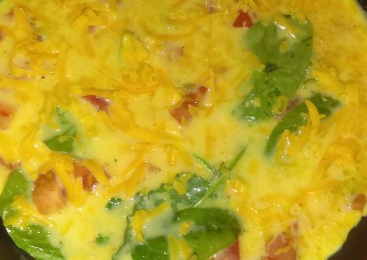 Recipe of Award-winning Spinach, tomato &amp; cheese omelette!