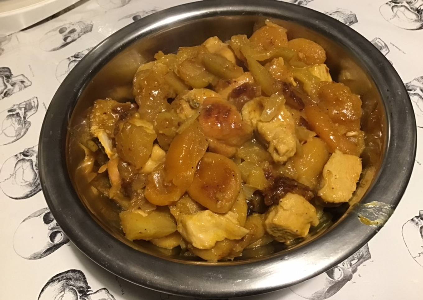Sauté de poulet au cédrat,abricots secs et oignon rouge