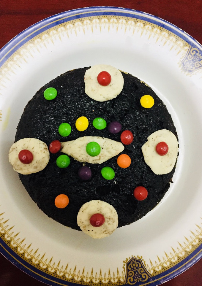A picture of Oreo biscuits cake.