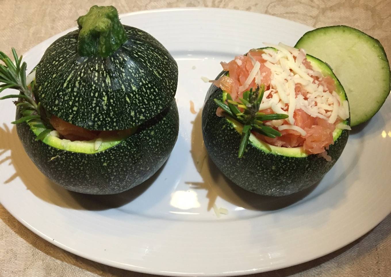 Calabacitas rellenas de salmón y queso