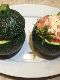Una foto de Calabacitas rellenas de salmón y queso