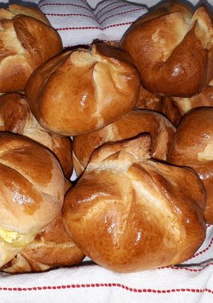 O poză a rețetei Plăcinte cu brânză dulce și stafide.
