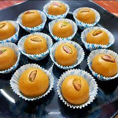 A picture of Besan ka Ladoo.